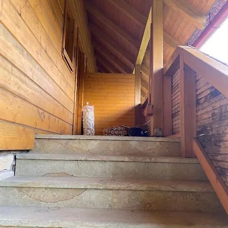 U Lesa Lodge *